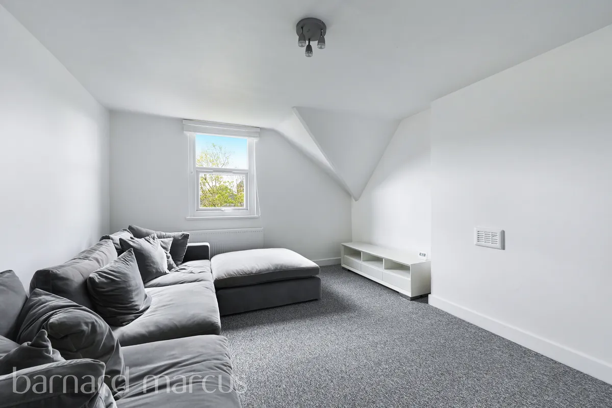 Flat Oliver Grove in Greater London