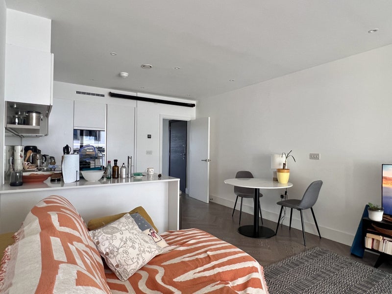 Room Market Road in Greater London