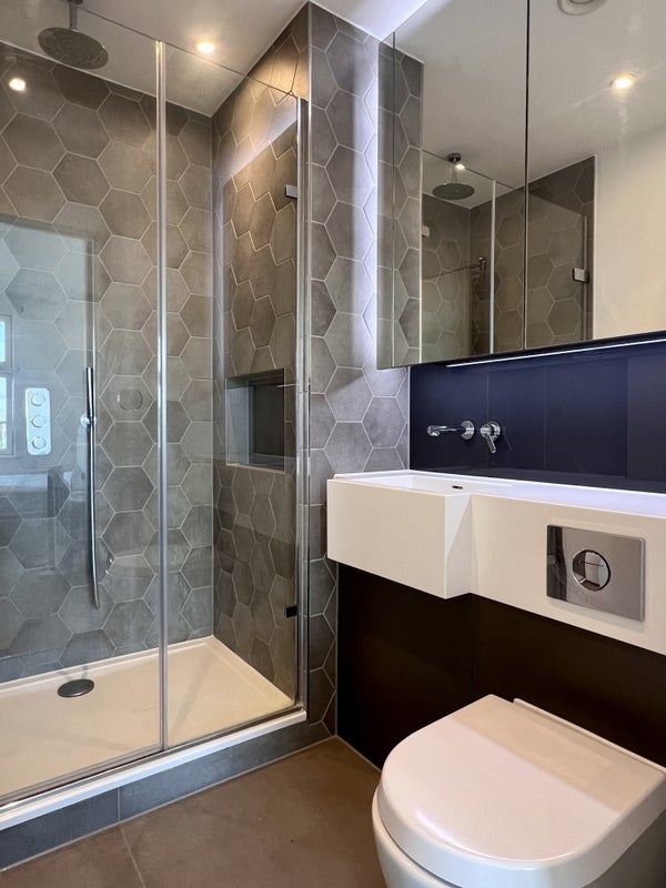 Room Market Road in Greater London
