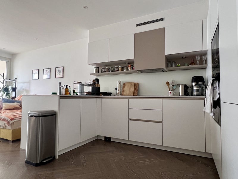 Room Market Road in Greater London
