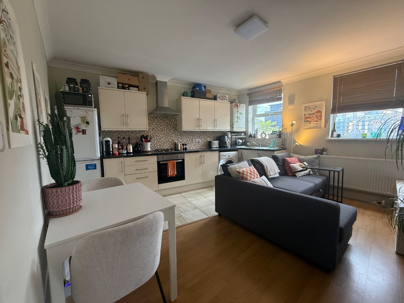 Flat High Road Woodford Green in Greater London