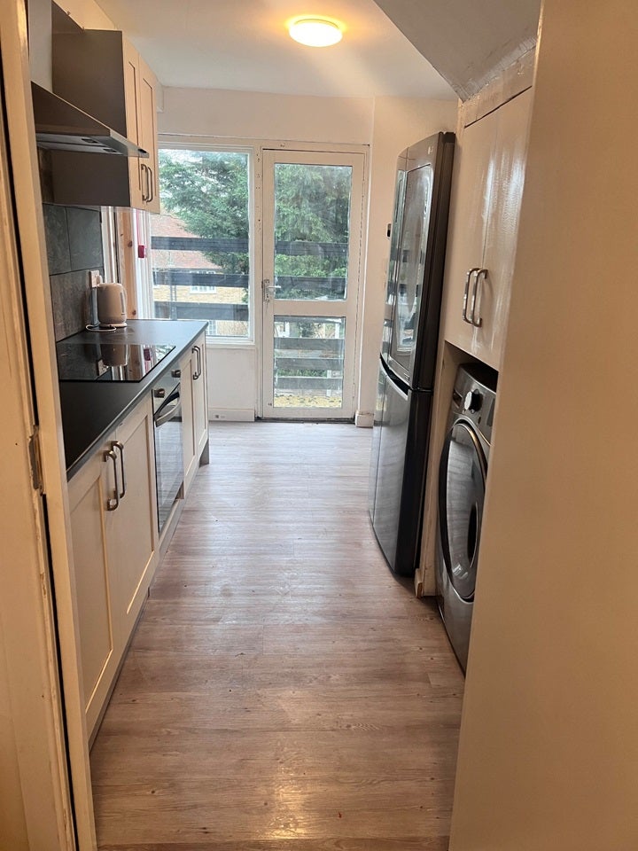 House Dunster Crescent in Greater London