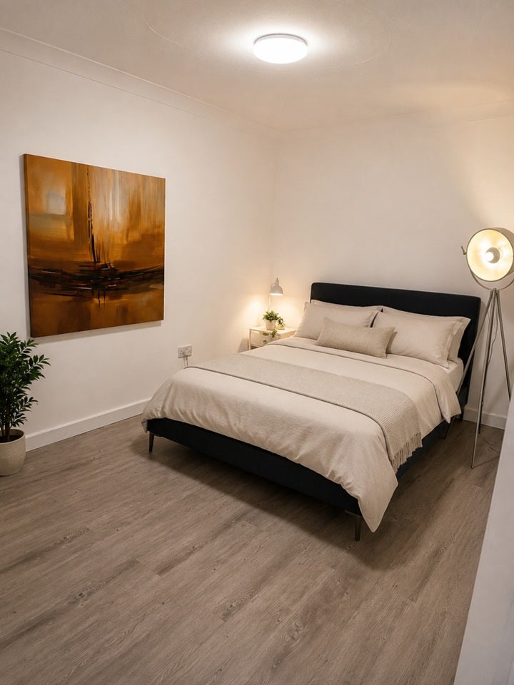 House Dunster Crescent in Greater London