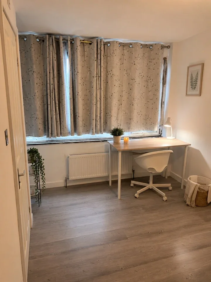 House Dunster Crescent in Greater London