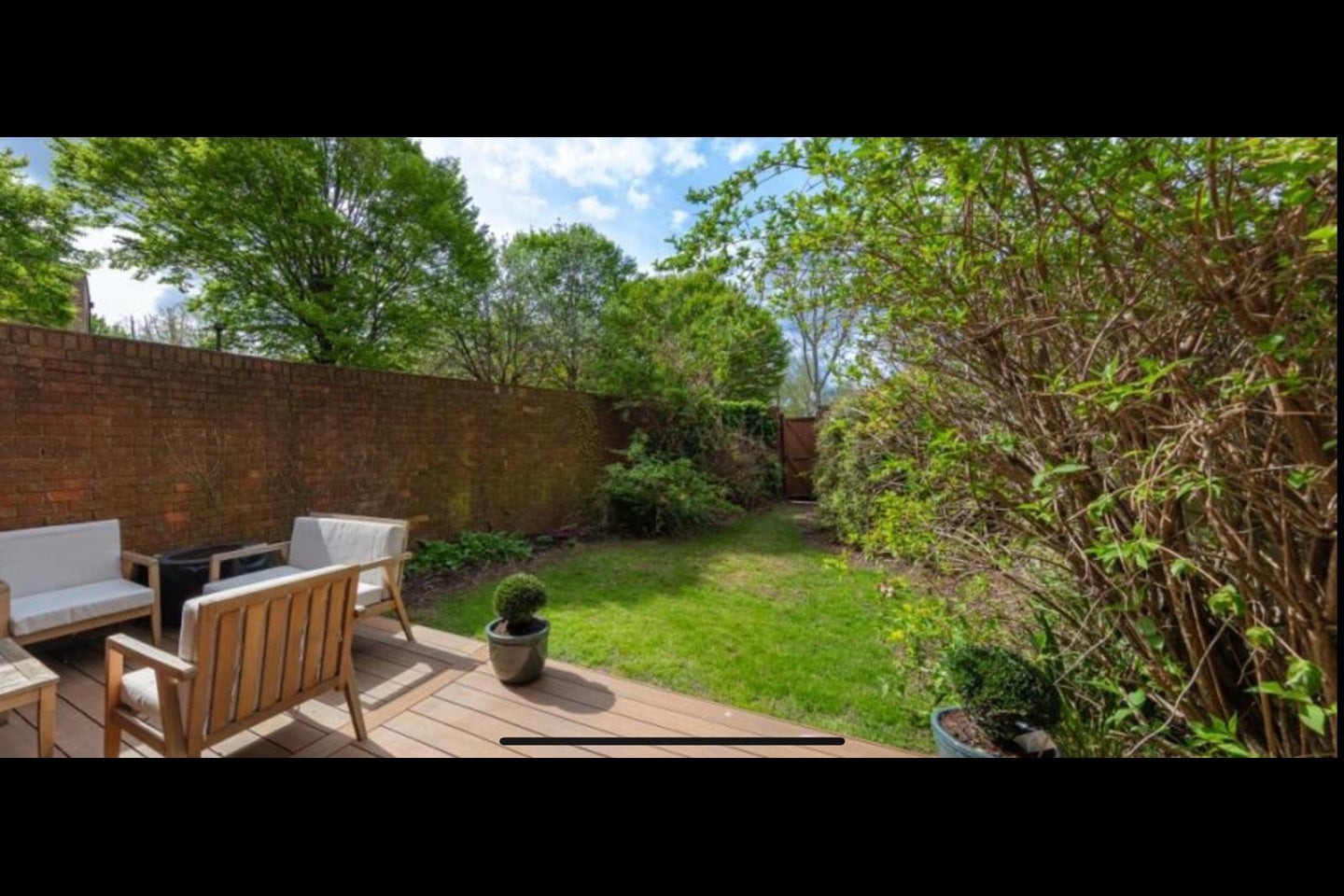 Flat Feathers Place in Greater London