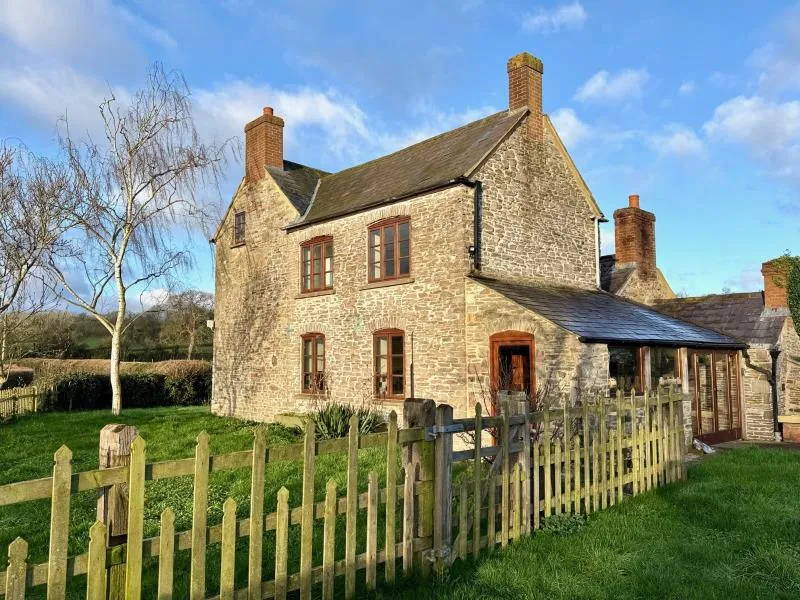 House Manor Farm Close in Stone with Bishopstone and Hartwell