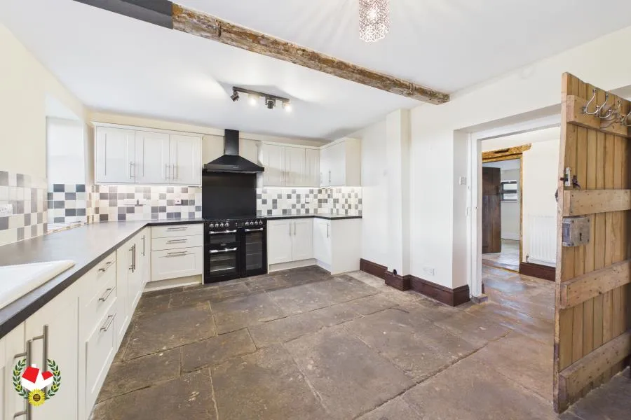 House Manor Farm Close in Stone with Bishopstone and Hartwell