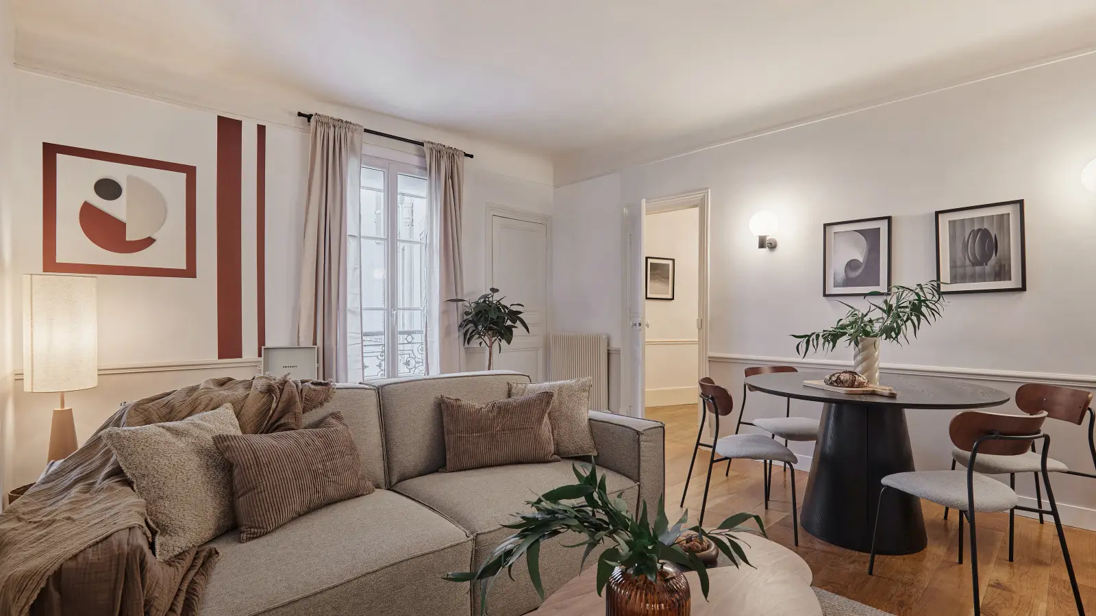 Flat Rue Augereau in Paris