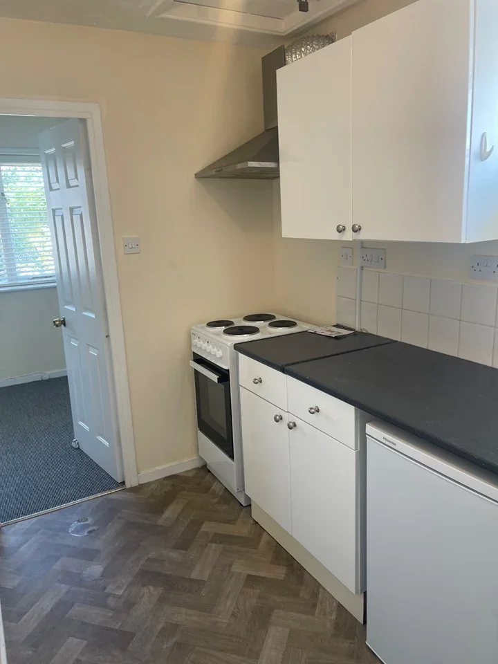 Flat Tudor Walk in Watford
