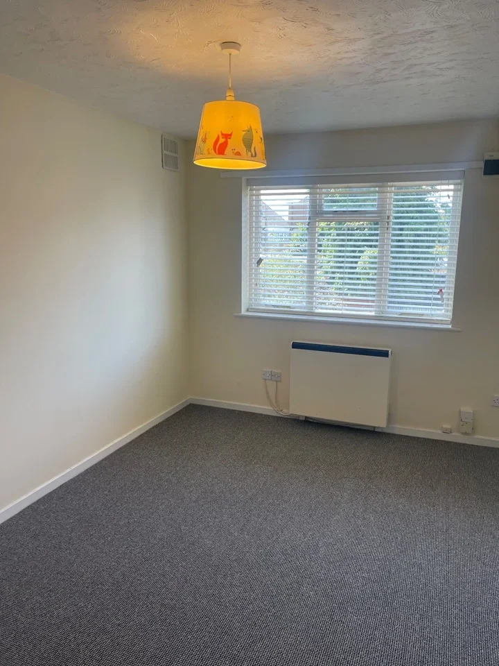 Flat Tudor Walk in Watford