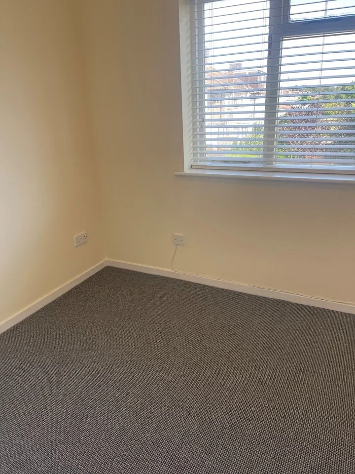 Flat Tudor Walk in Watford