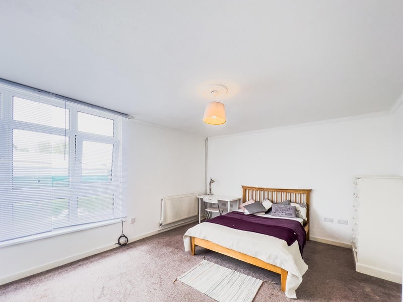 Room Woking Close in Greater London
