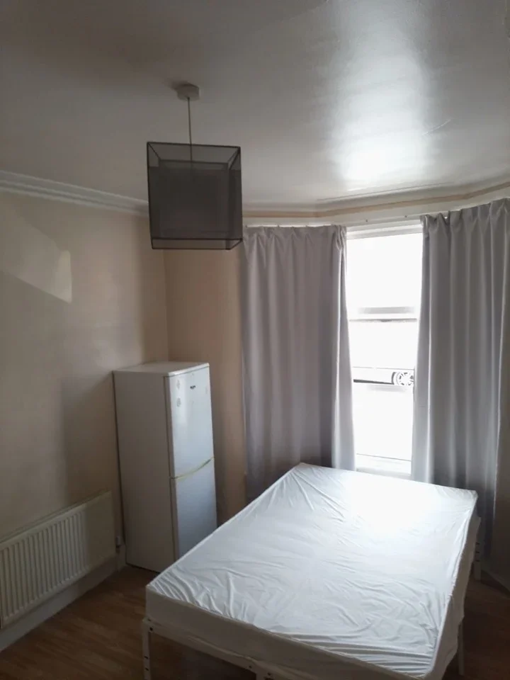 Room Ranelagh Road in Greater London