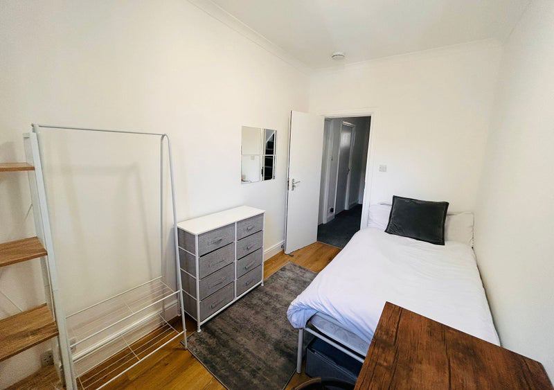 Room Blairderry Road in Greater London
