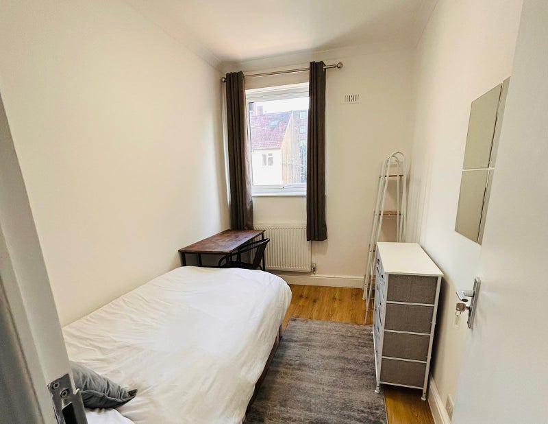 Room Blairderry Road in Greater London