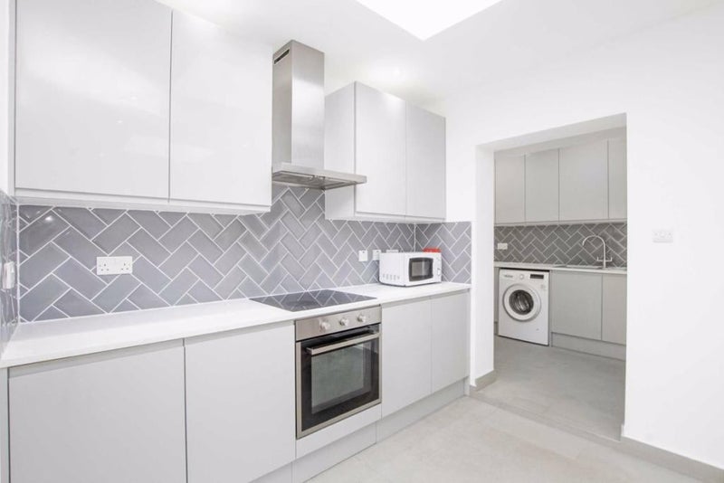 Room Blairderry Road in Greater London