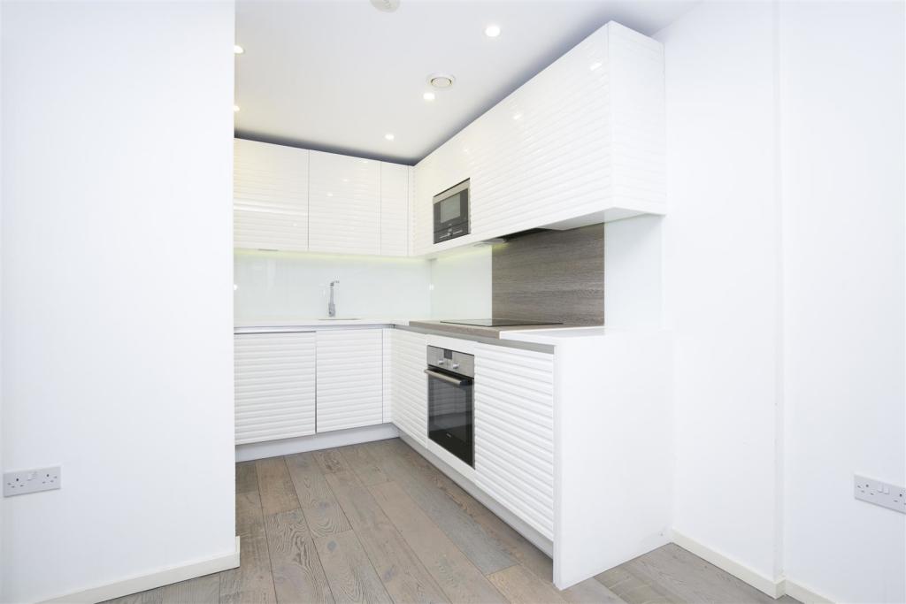 Flat Lever Street in Greater London