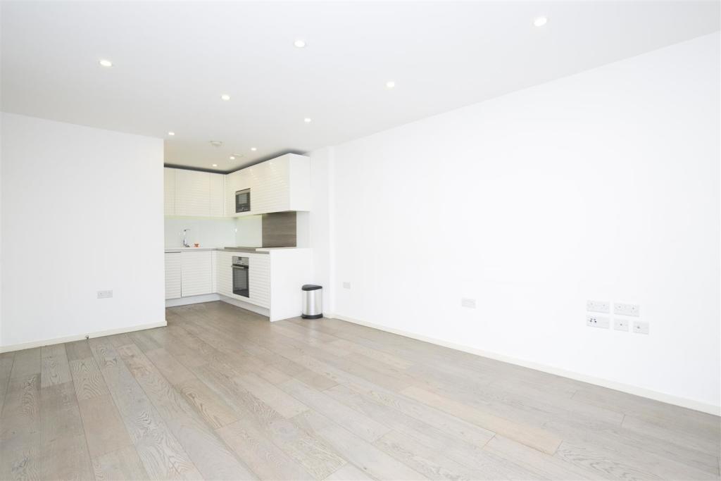 Flat Lever Street in Greater London