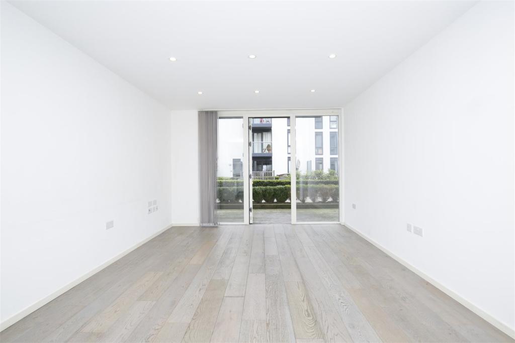 Flat Lever Street in Greater London