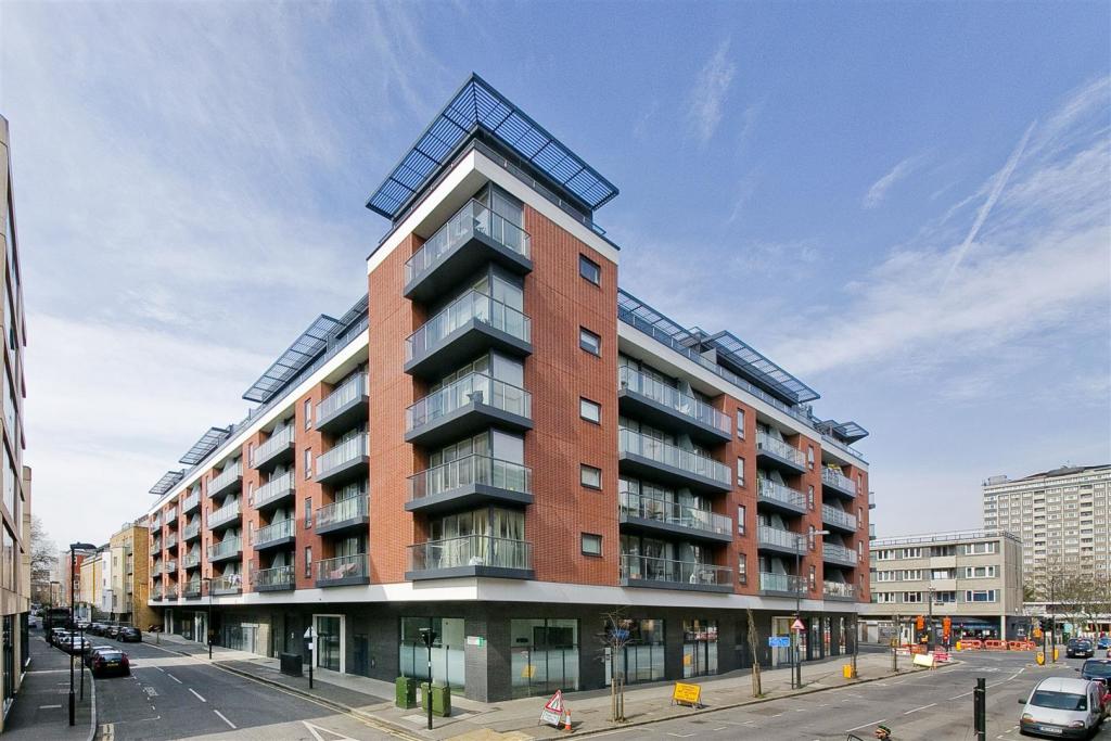 Flat Lever Street in Greater London