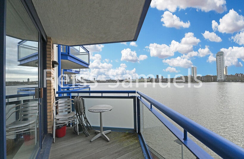 Flat Newton Place in Greater London
