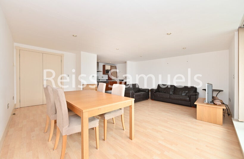 Flat Newton Place in Greater London