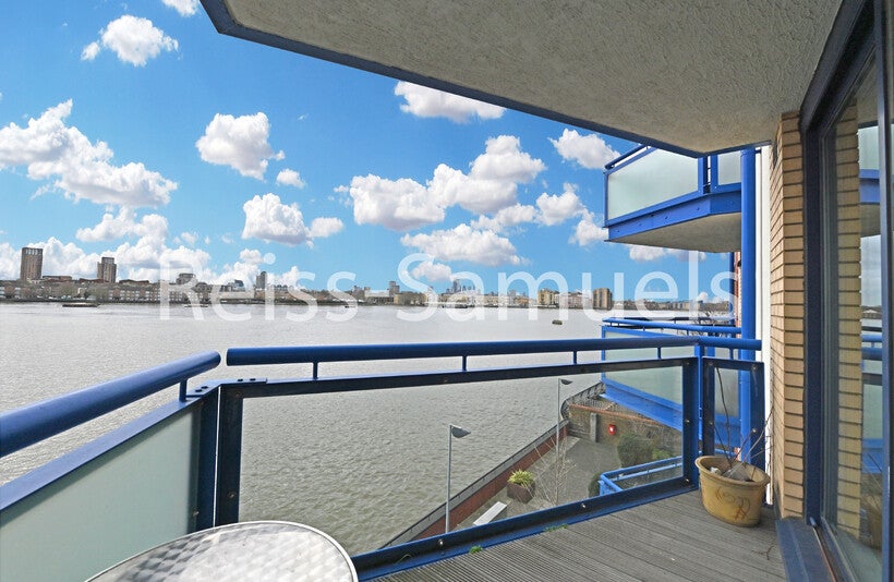 Flat Newton Place in Greater London