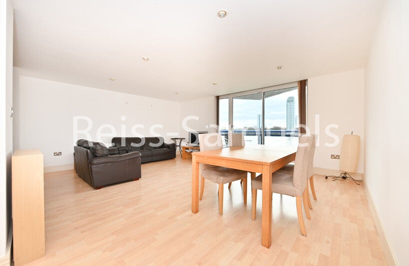 Flat Newton Place in Greater London