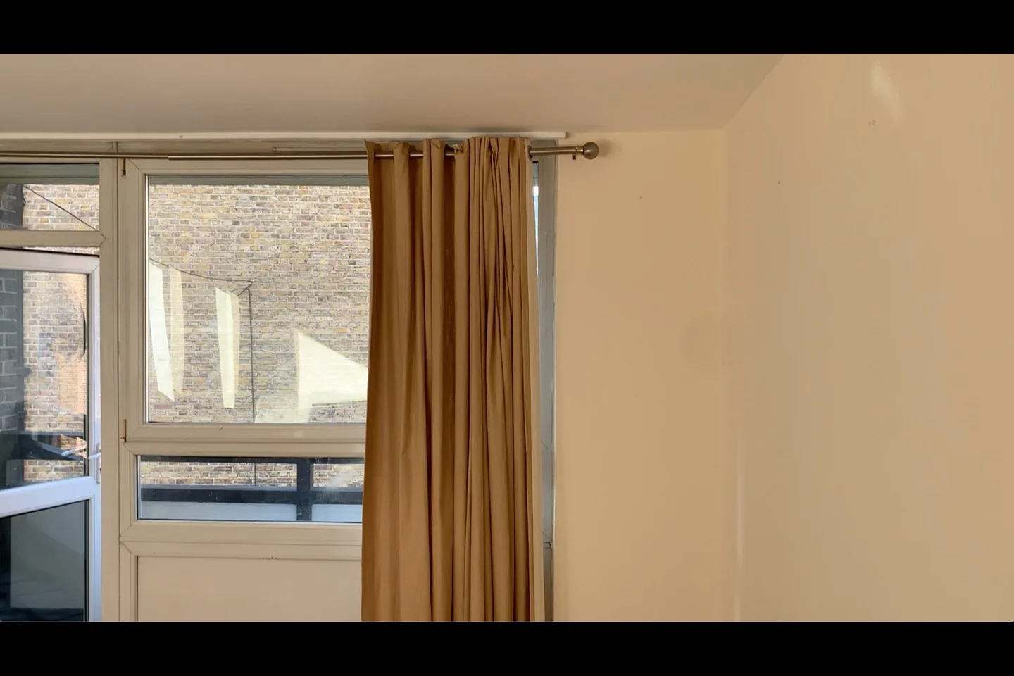 Room Mitchell Street in Greater London