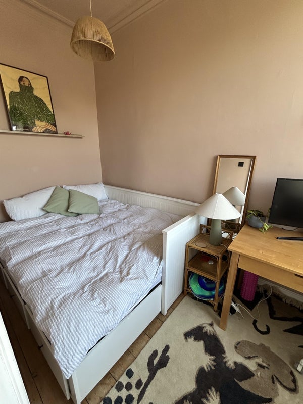 Flat Lordship Park in Greater London