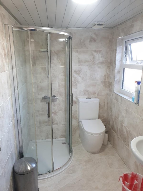 Room Altmore Avenue in Greater London