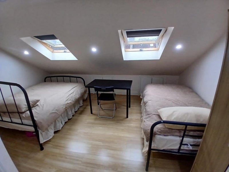 Room Altmore Avenue in Greater London