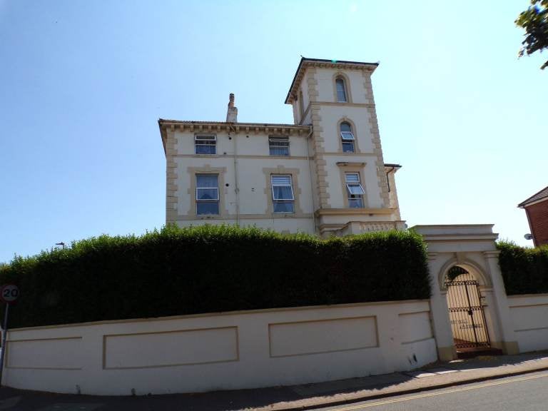 Flat Waverley Road in Portsmouth