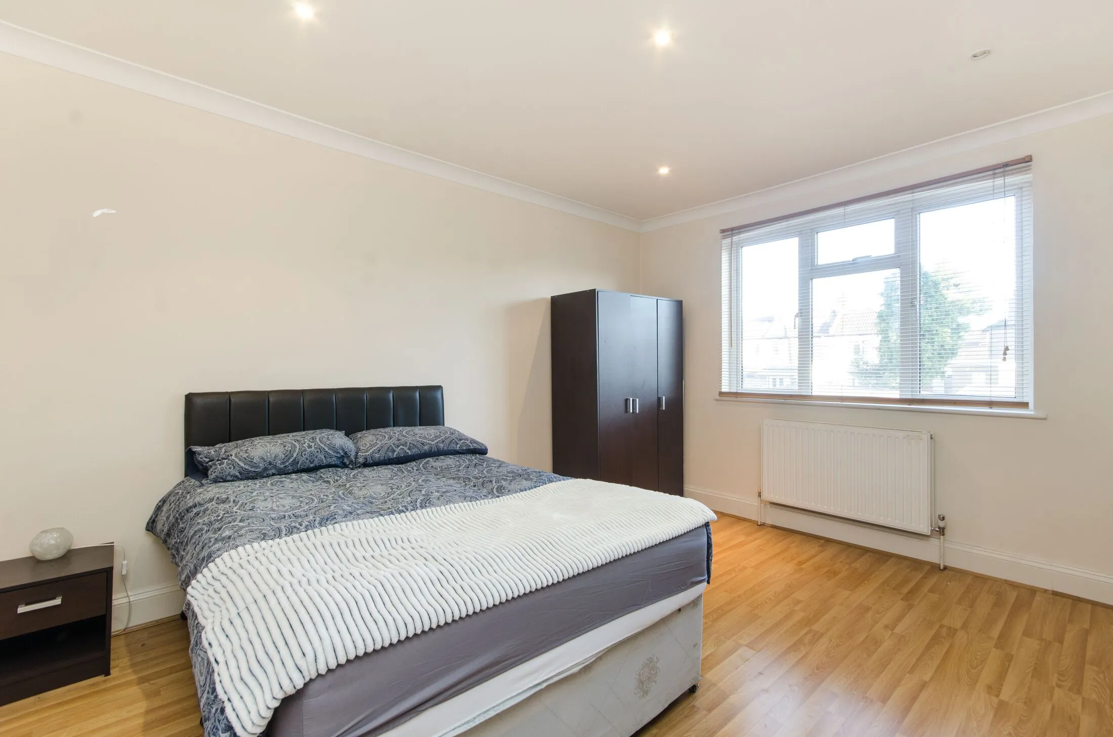 Flat St Barnabas Road in Greater London