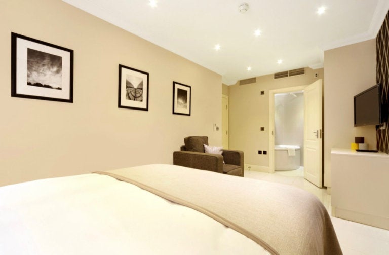 Flat Ashburn Gardens in Greater London
