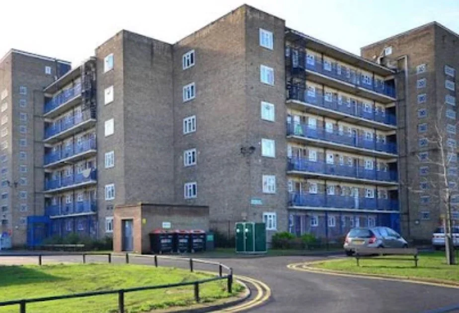 Flat Loddiges Road in Greater London