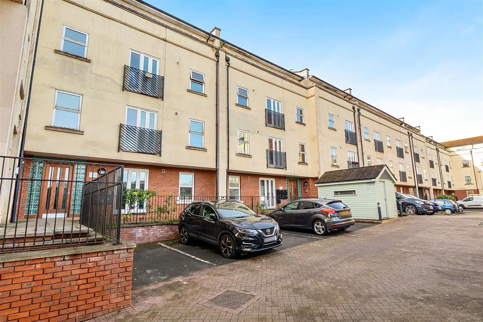 Flat Waterloo Road in Bristol