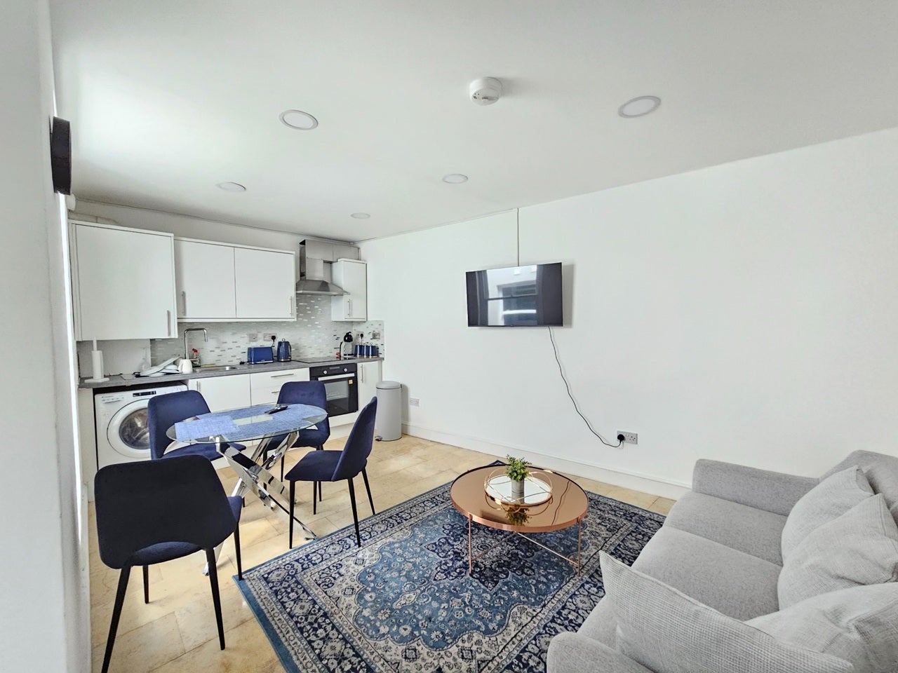 Flat Amhurst Road in Greater London