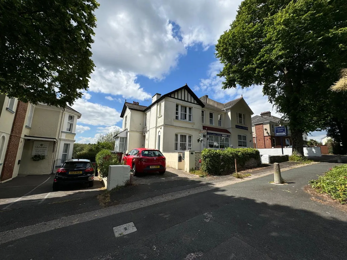 Flat Bath Lane in Torquay