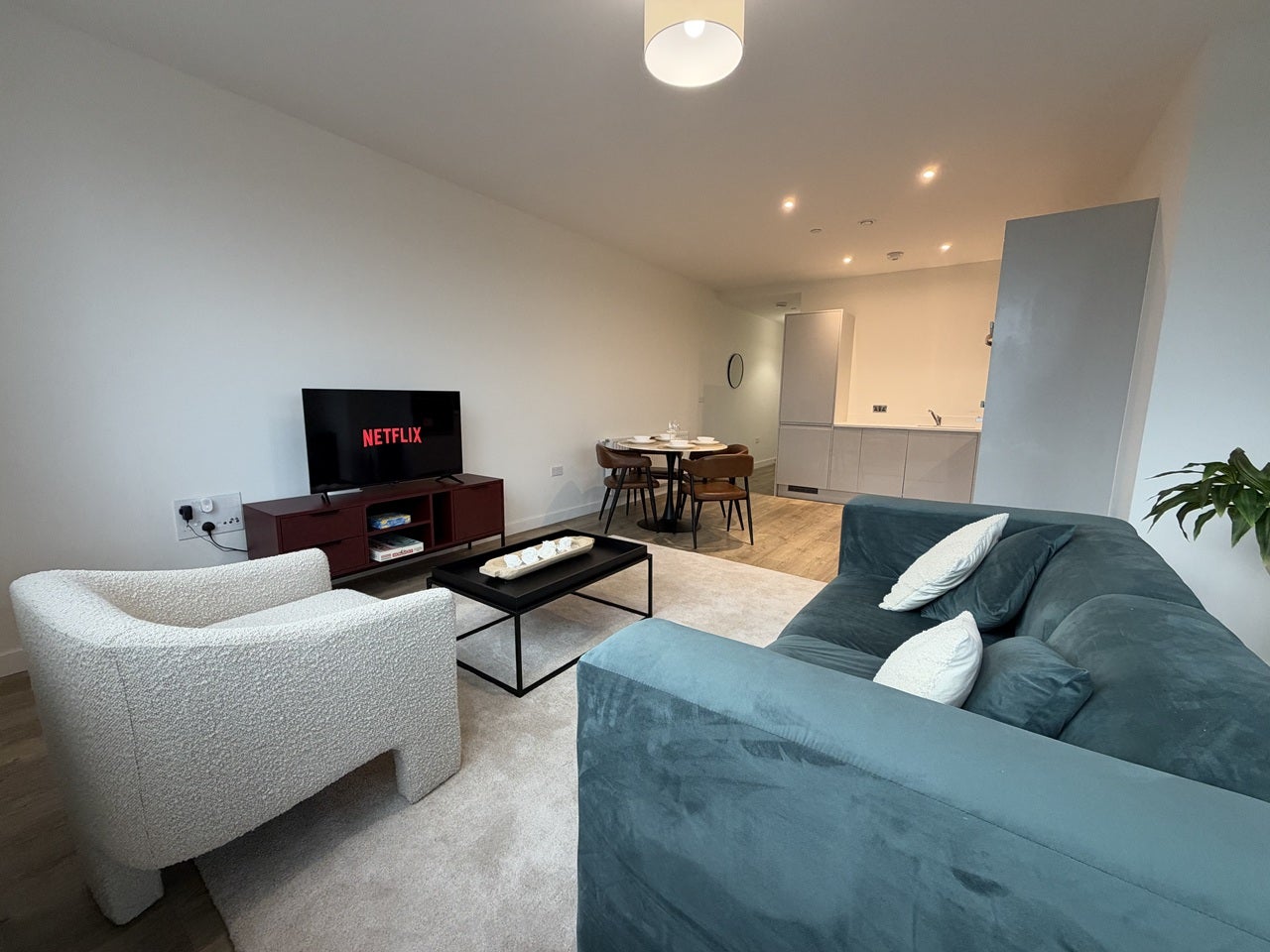 Flat Elmsleigh Road in Borough of Spelthorne