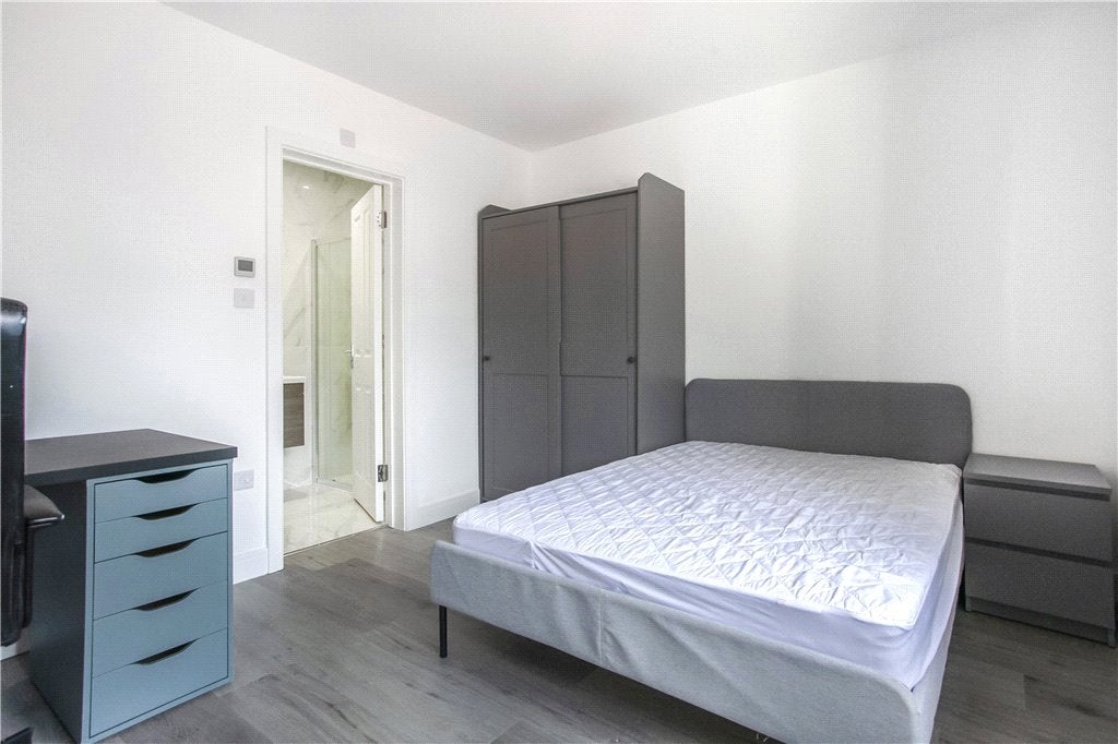 Flat Elmside in Guildford