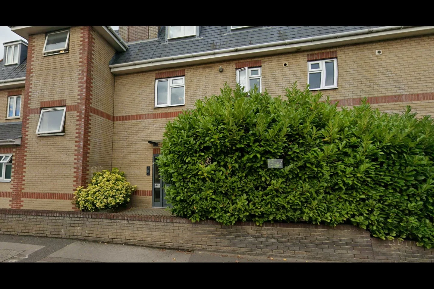Flat Oakleigh Road North in Greater London