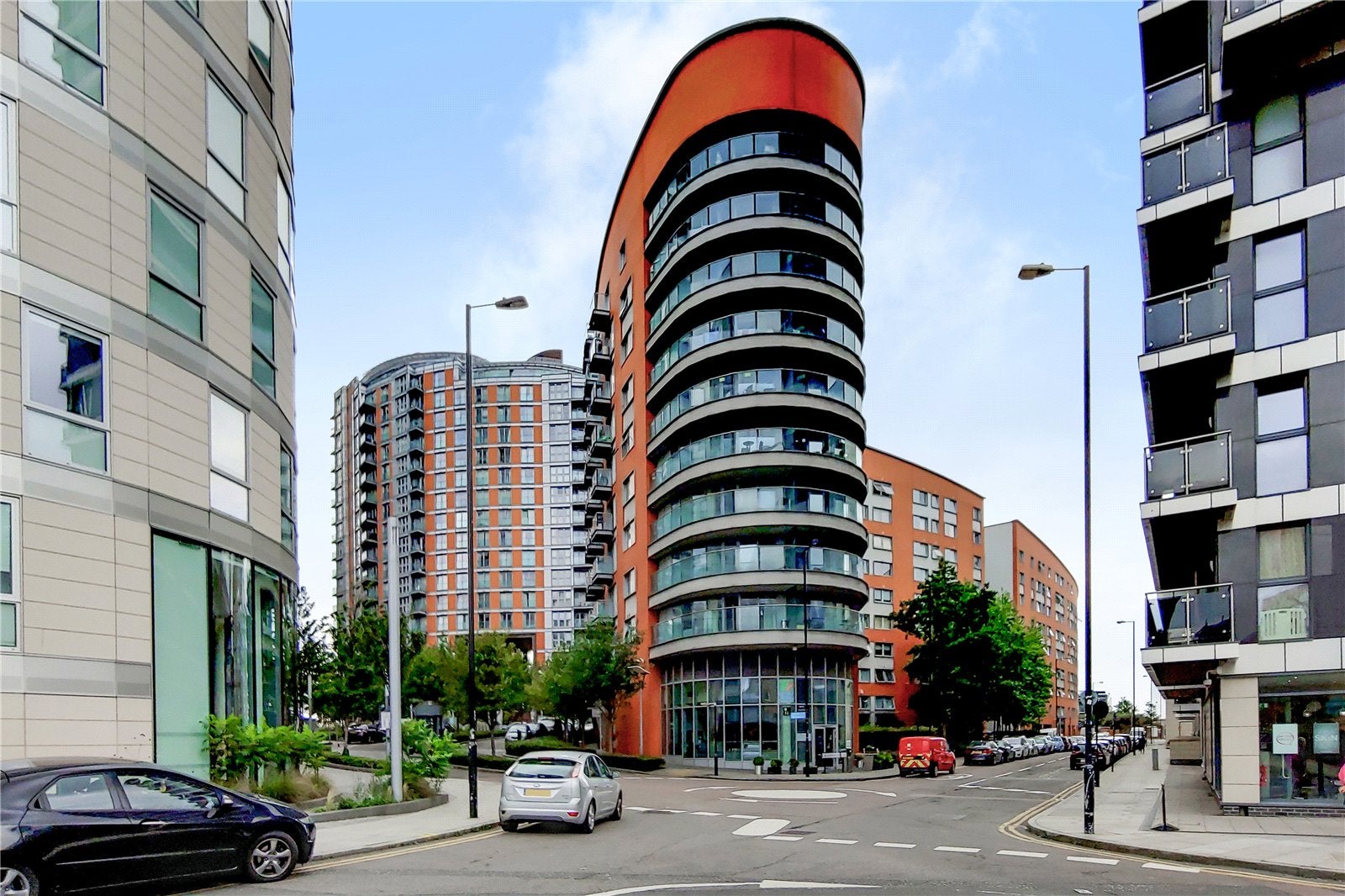 Flat Biscayne Avenue in Greater London