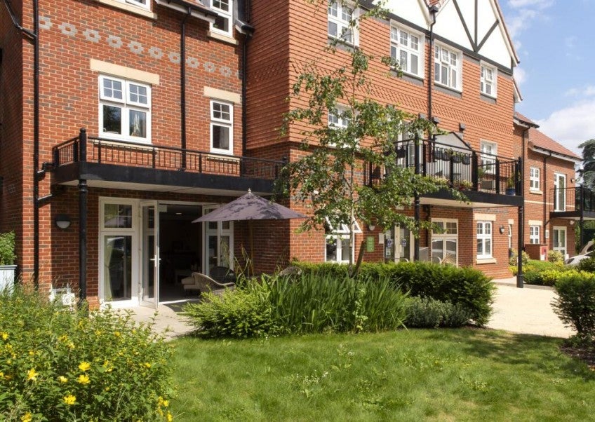 Flat Marple Lane in Chalfont St Peter
