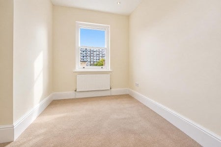 Flat Hackney Road in Greater London