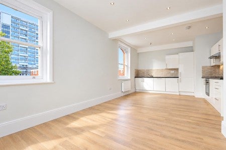 Flat Hackney Road in Greater London
