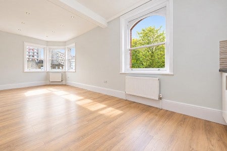 Flat Hackney Road in Greater London