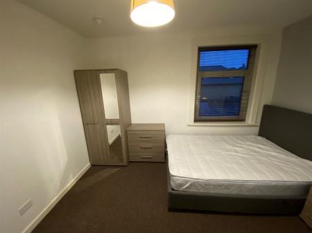 Room Alexandra Road in Poole
