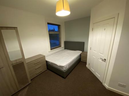 Room Alexandra Road in Poole