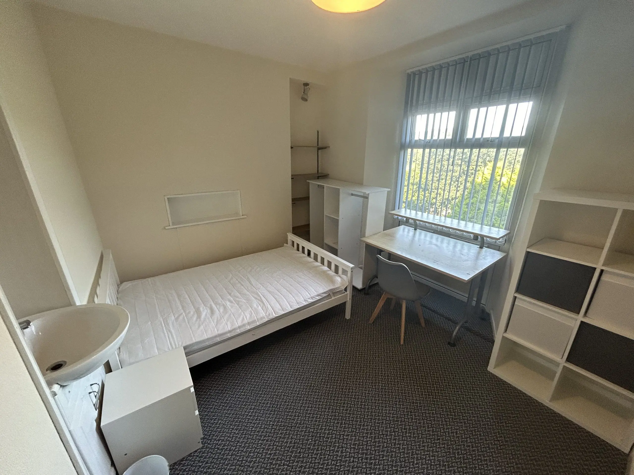 Room Wood Road in Pontypridd